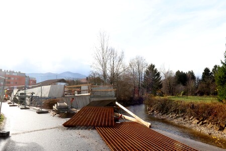 RAZTOVARJANJE ŽELEZA ZA  BRV 02 FOTO LJUBO VUKELIČ